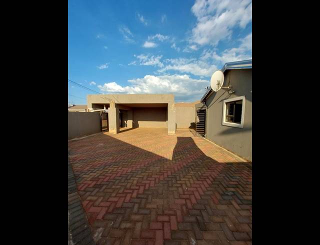 3 BEDROOM HOUSE FOR SALE IN PROTEA GLEN